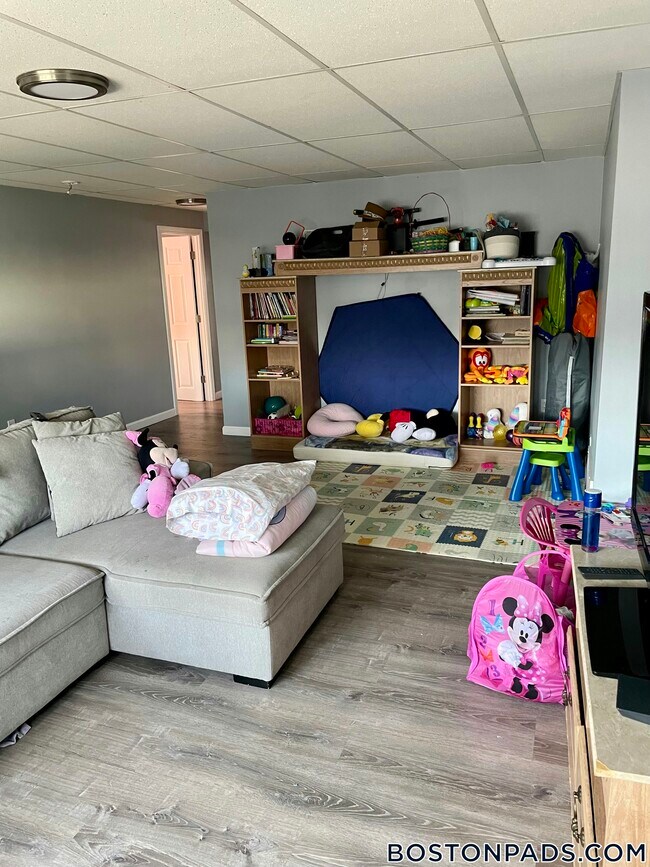 351-357-357 Bedford St Unit 2E