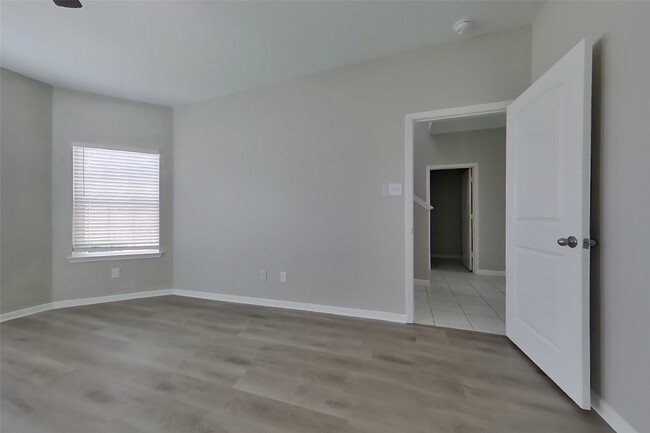 Photo - 916 American Monarch Dr