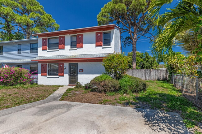 Photo - 2895 Via Del Lago