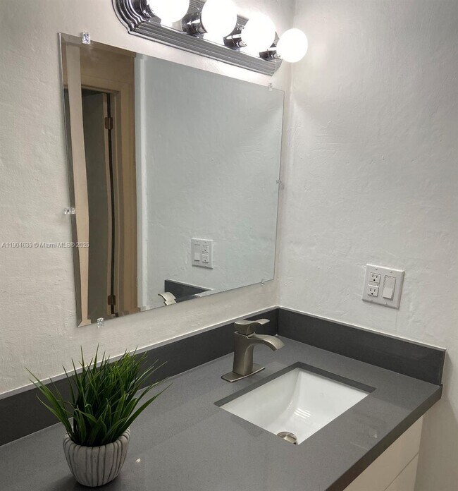 Photo - 1012 SW 4th Ave Unit 3