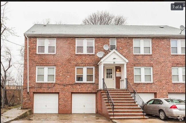 Building Photo - 33 Oldfields Rd Unit 3 Rental