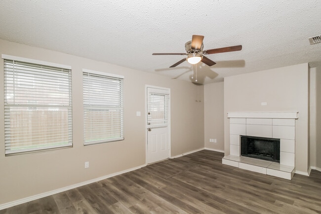 Photo - 16516 Woodside Dr