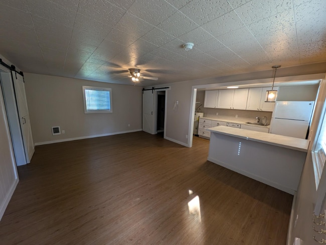 Photo - 12965 NE Carl Rd Unidad A