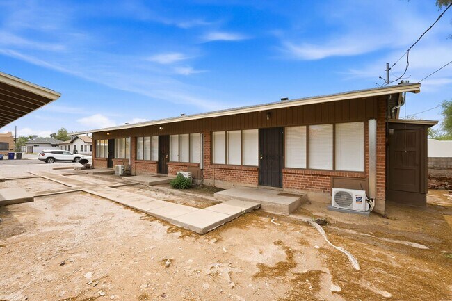 1307-1311 E. 9th St. ( 1307A, 1307B, 1307C, 1309, 1311 )