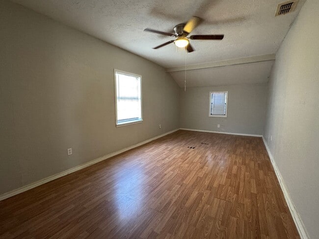 Photo - 1616 NW Taft- AVAILABLE NOW!