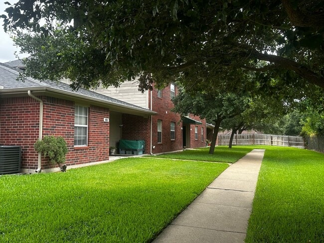 Photo - Available Now! 1/1 Apartment