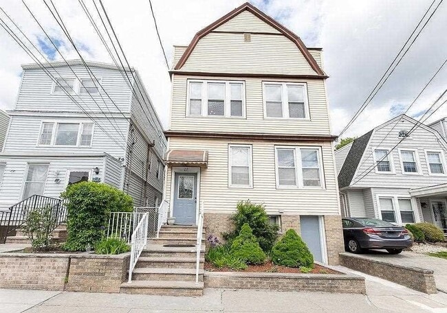 Photo - 27 E 46th St Apartment Unit 3