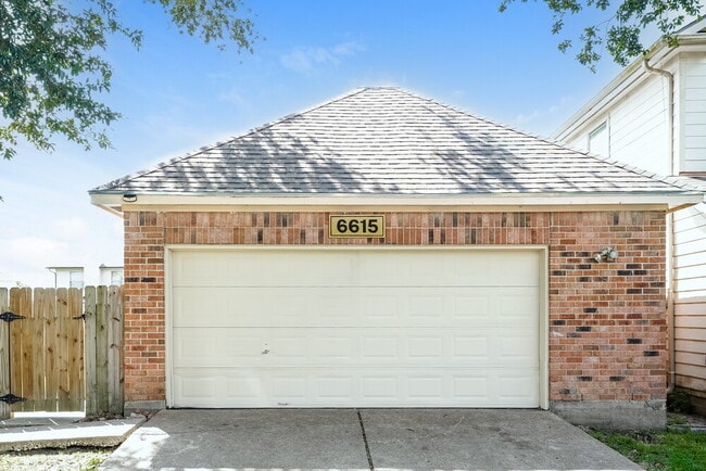 Building Photo - 6615 Bluebottle Ln