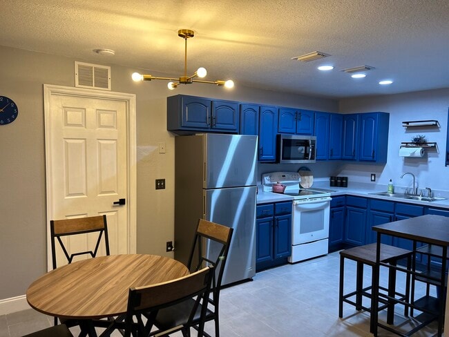 Photo - 708 NE 26th St
