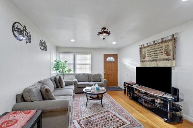 SALA DE ESTAR - 188 Luddington Ave