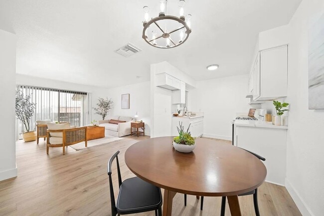 Photo - 1515 Rosecrans Ave