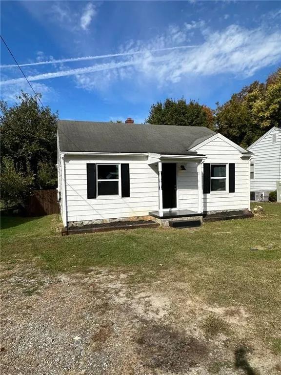 Photo - 311 Hawthorne Ln