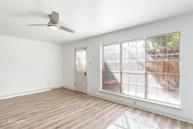 247 E Stephenson St