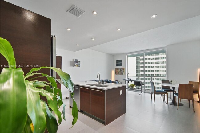 Photo - 1900 N Bayshore Dr Unidad 2807