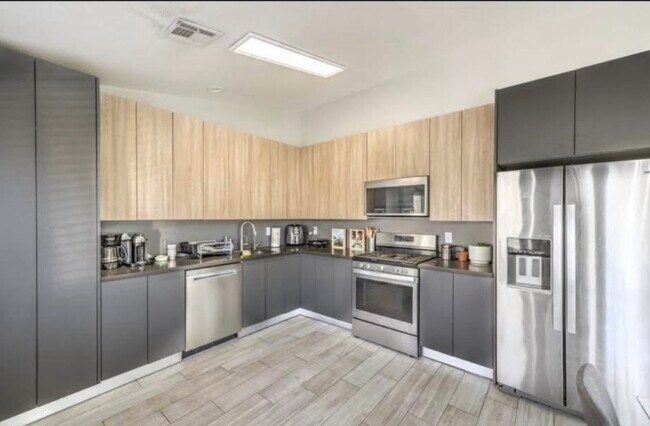 7041 Harbor View Dr