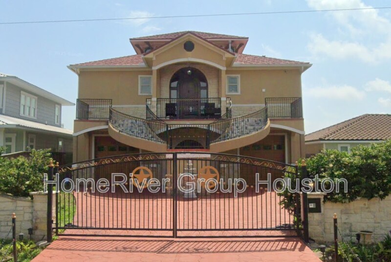 Photo - 615 29th St House