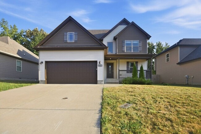 Building Photo - Three Bedroom in Magnolia Place!