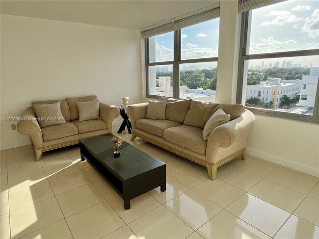 Photo - 2899 Collins Ave Unidad 810 Rental