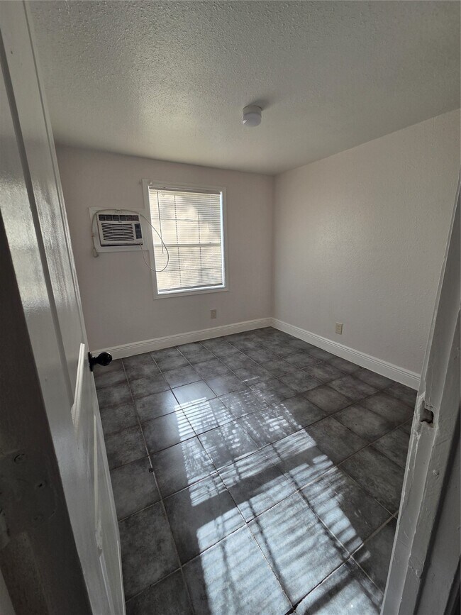 Photo - 302-371 71st St Unit 3