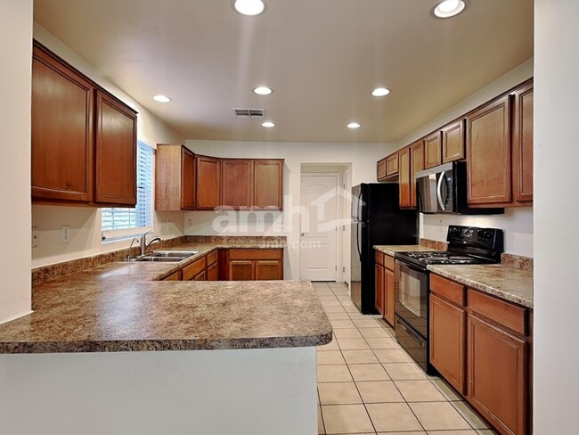 Photo - 3260 E Franklin Ave