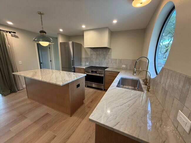 Photo - 5780 Violeta Ave