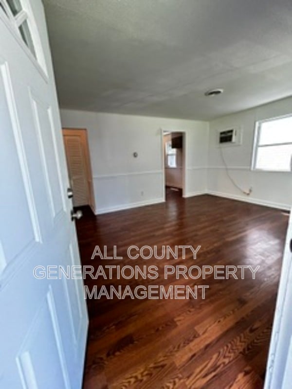 Photo - 165 Bellfield Ave