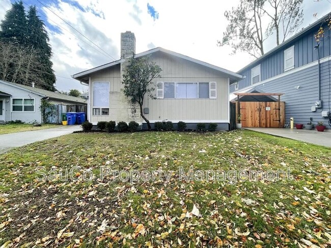 Photo - 1734 NE Bryant St