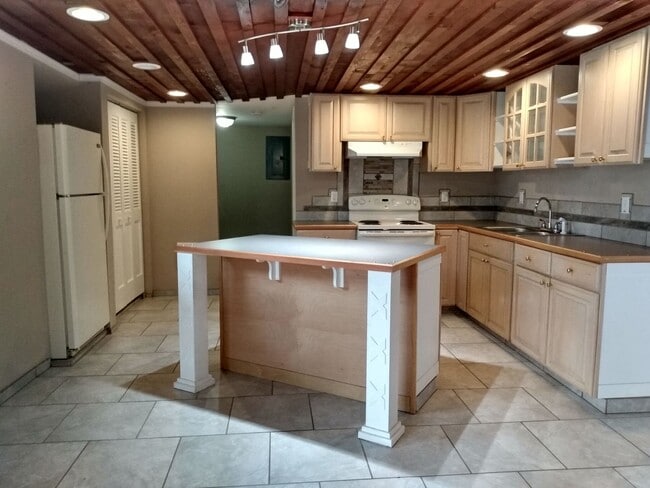 Building Photo - Stockwell Unit 1008 Rental