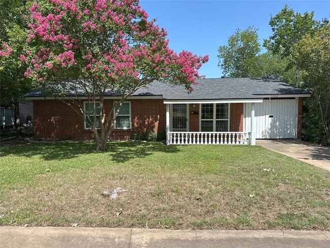 Photo - 5704 Cedardale Dr Casa