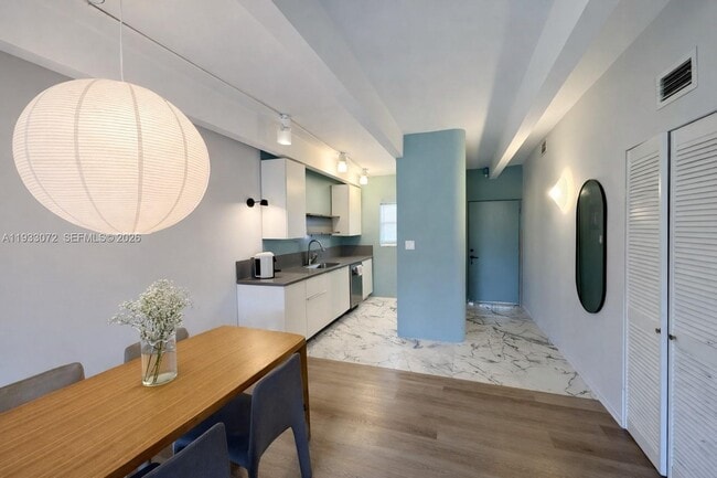 Building Photo - 1840 Jefferson Ave Unit 302