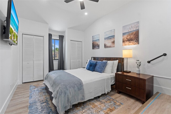 Photo - 719 NE 36th St