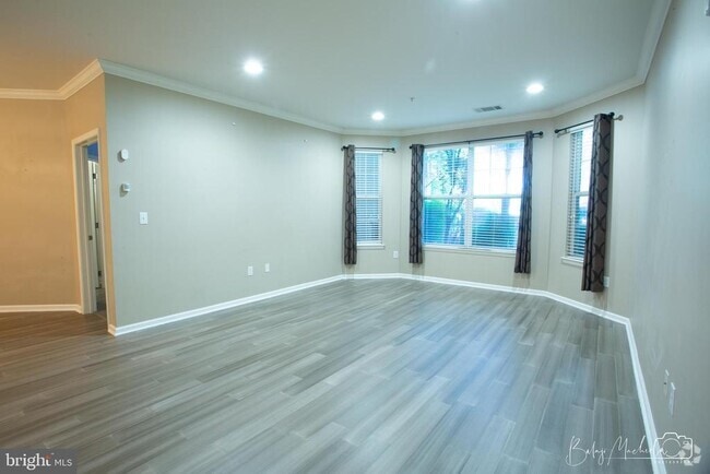 Building Photo - 350 W Elm St Unit 3006 Rental