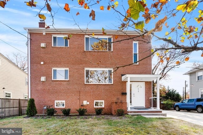 Building Photo - 618 19th St S Unit B