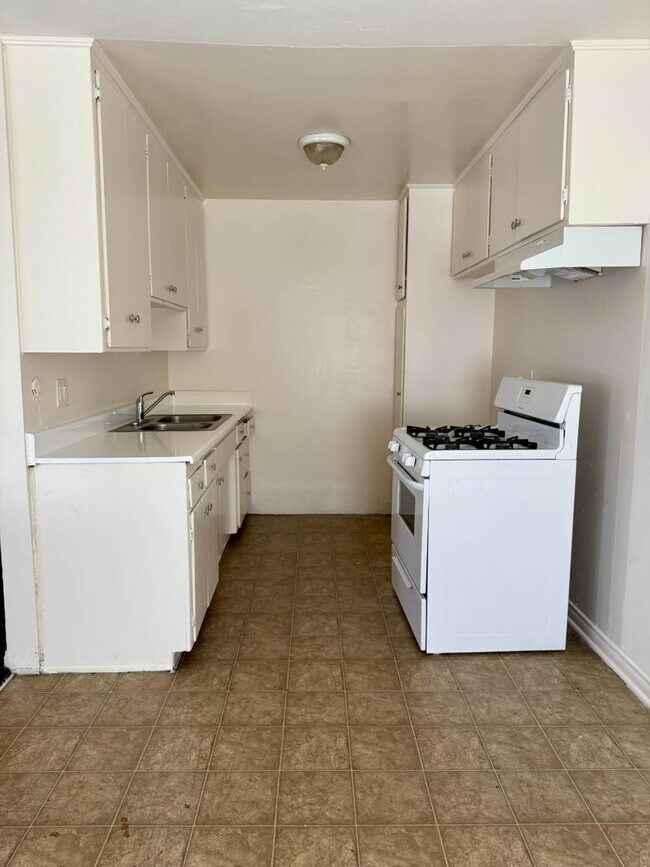 Photo - 1.0 bedroom in Canoga Park California 91304 Unit 02