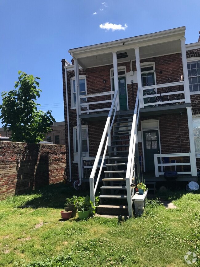 Building Photo - 2510 W Cary St Unit c Rental
