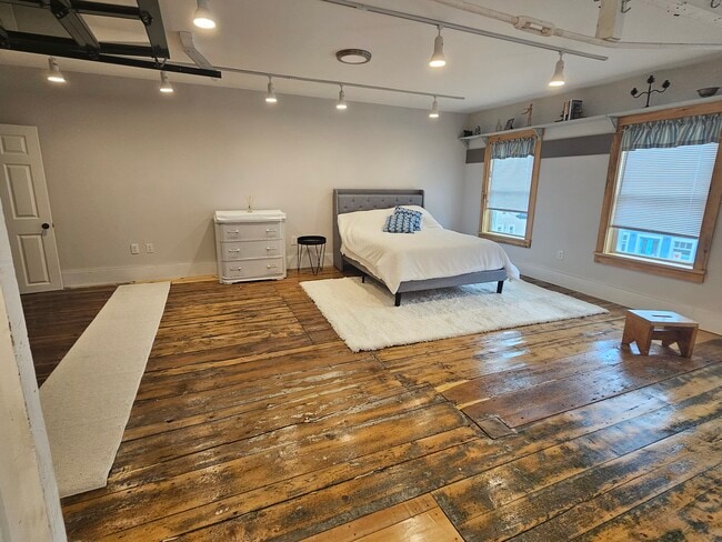 Building Photo - 185 Main St Unit 2nd Floor Industrial Stud Rental