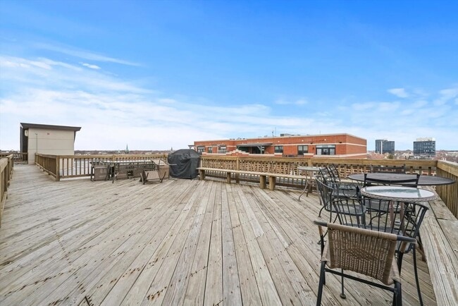 Photo - 2735 W Armitage Ave Unit 305