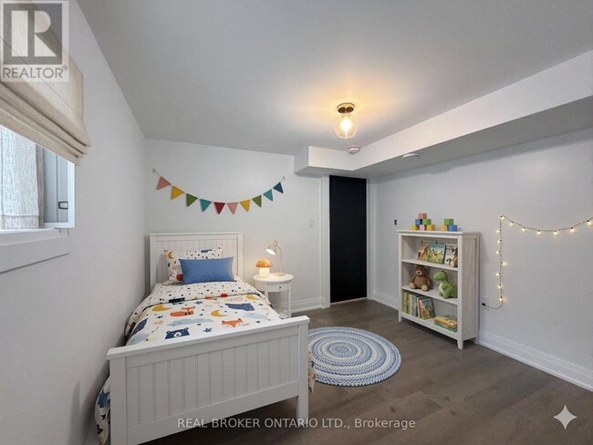 Photo - 184 Ottawa St S