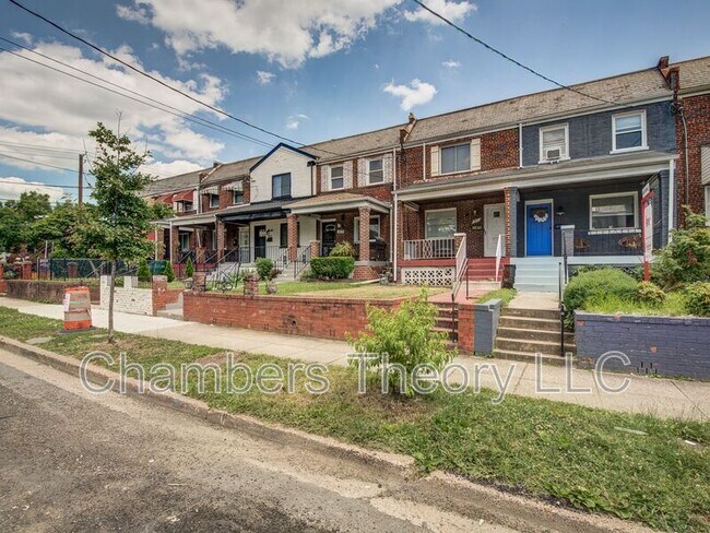 Photo - 1417 Downing St NE