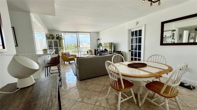 Photo - 7601 Byron Ave Unidad 5A
