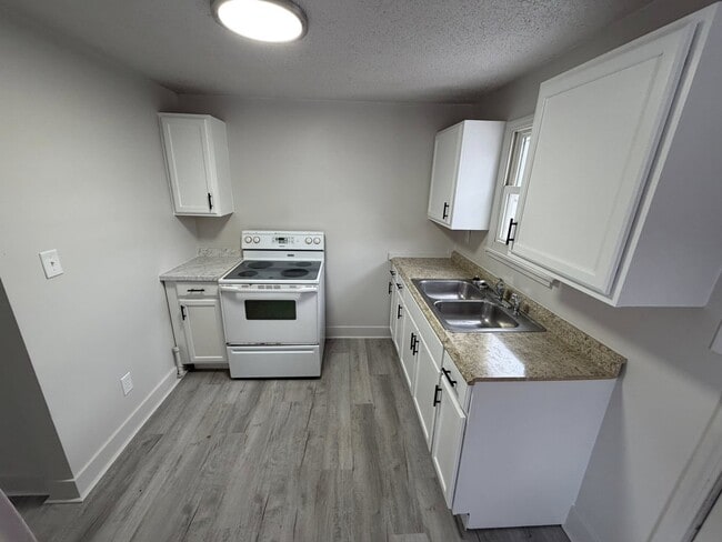 Photo - 758 Dryden Rd