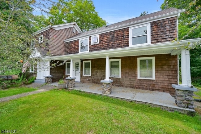 Building Photo - 425 Powerville Rd