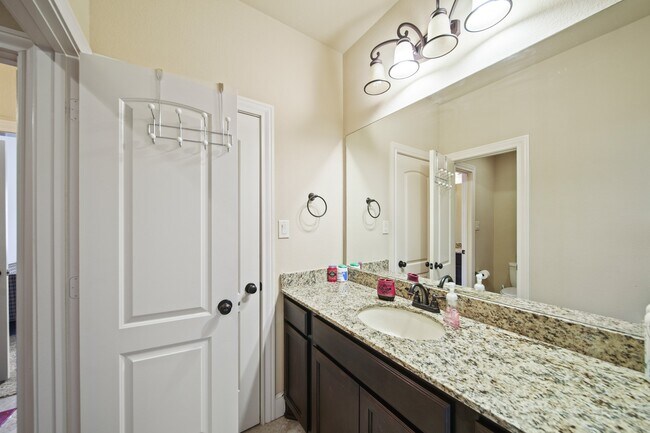 Photo - 2523 Crossvine Dr