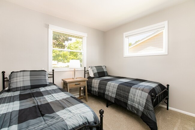 Dormitorio número 2 en la planta superior - 1536 Gordon Dr