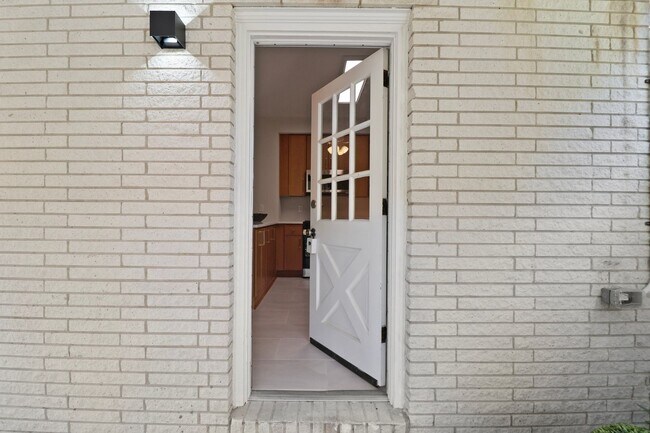 Photo - 11924 Idlewood Dr Unit Guest Suite