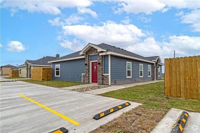 Building Photo - 2210 E Valley Cir Unit A Rental