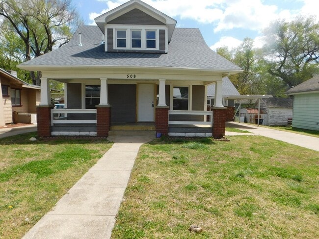 Building Photo - Very charming, large 4 bedroom/2 bath in E... Rental