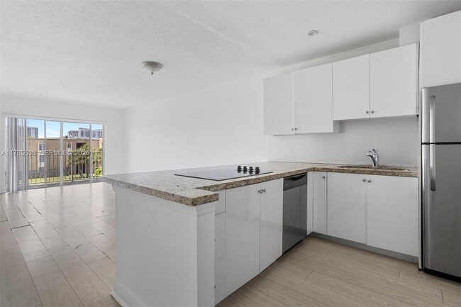 Building Photo - 4920 NW 79th Ave Unit 309