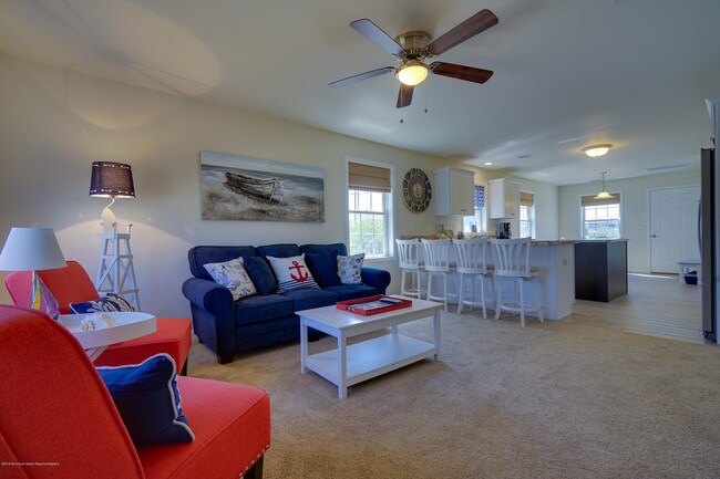 Photo - 1955 Railway Ave E