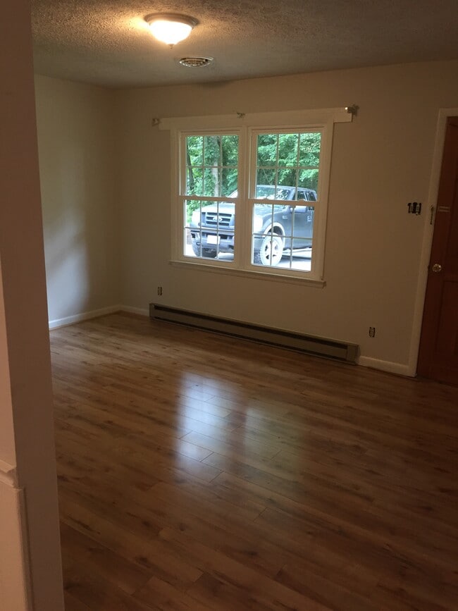 Photo - 18 Oakwood Dr